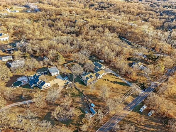 $860,000 | 6513 Southeast Ryan Road, Blue Springs, MO 64014