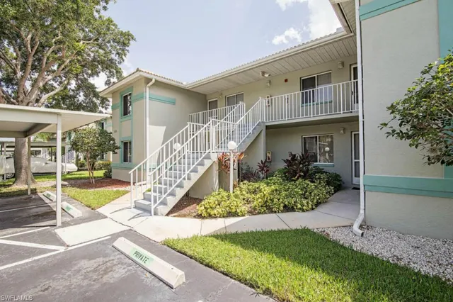 $3,700 | 180 Furse Lakes Circle, Unit E8, Naples, FL 34104