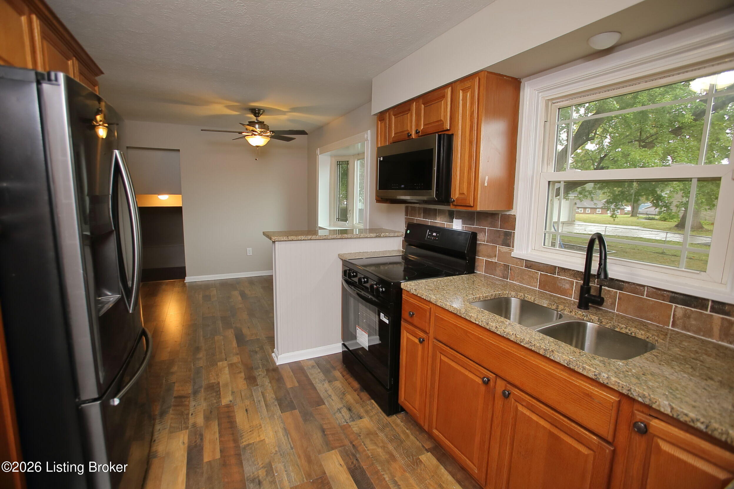 3509 Locklee Road Louisville, KY 40214 - Photo 22 of 53 Kitchen