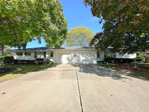 $220,000 | 1600 East 1st Street, Streator, IL 61364