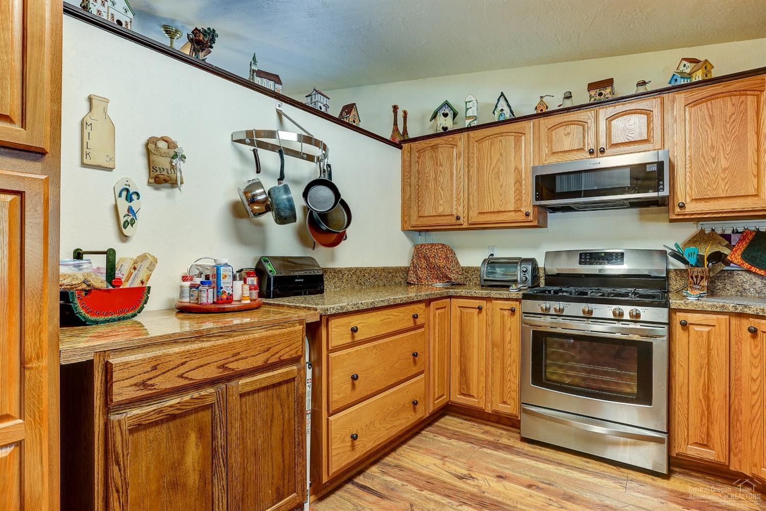 2535 Southwest Fissure Loop Redmond, OR 97756 - Photo 10 of 25 Additional Photo