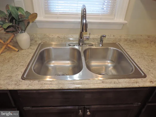 a close view of sink and tap