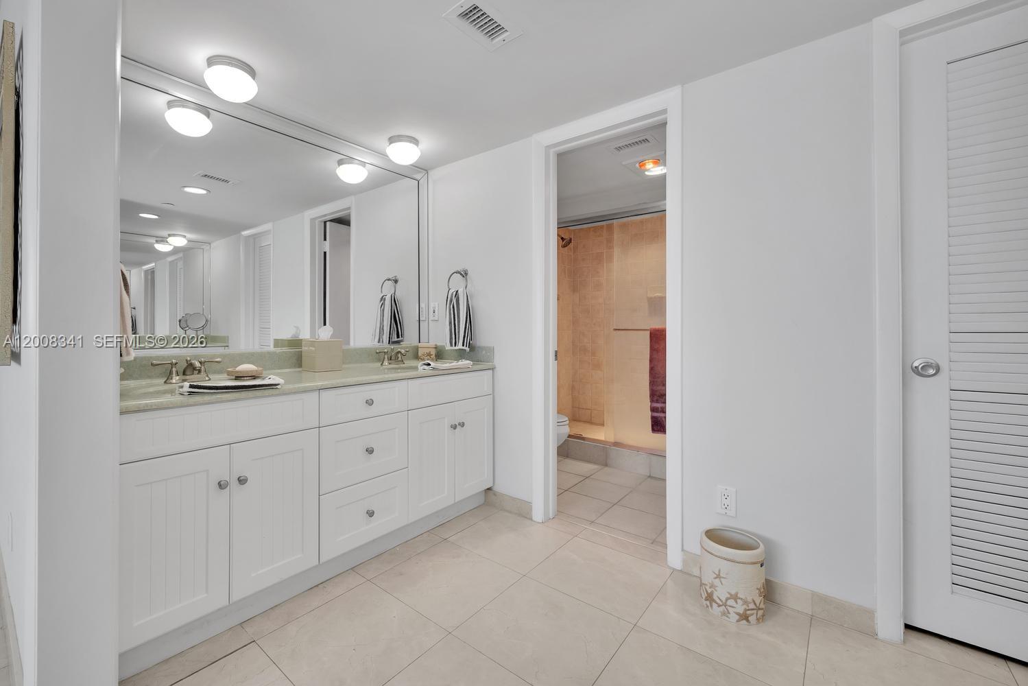 607 Ocean Drive, Unit 11K Key Biscayne, FL 33149 - Photo 18 of 37