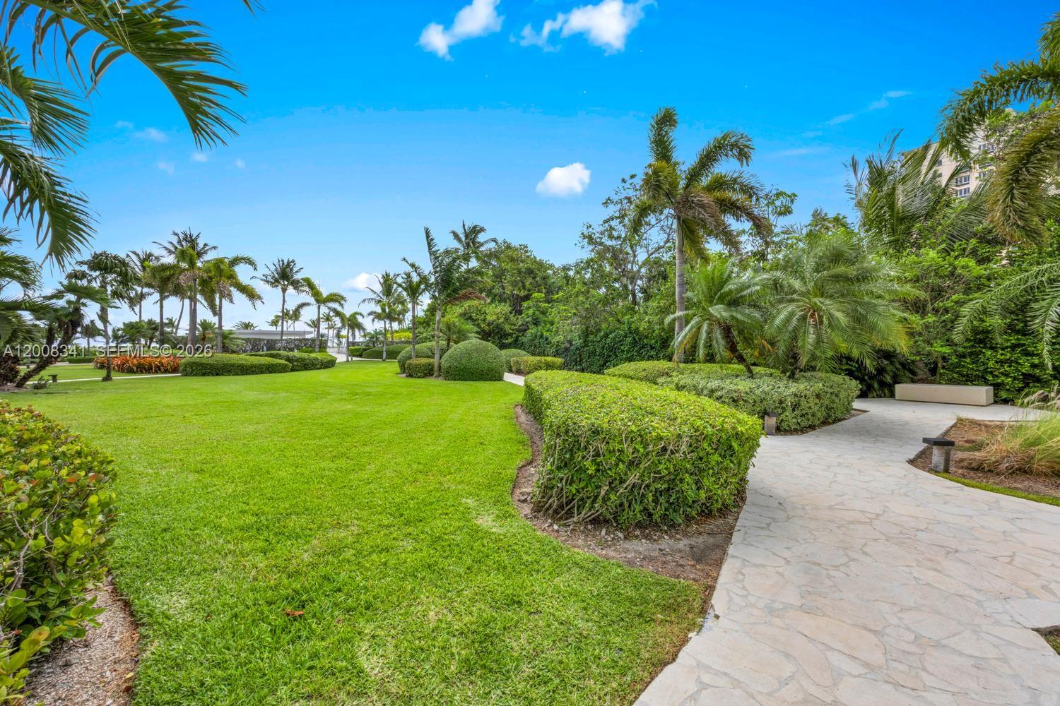607 Ocean Drive, Unit 11K Key Biscayne, FL 33149 - Photo 28 of 37