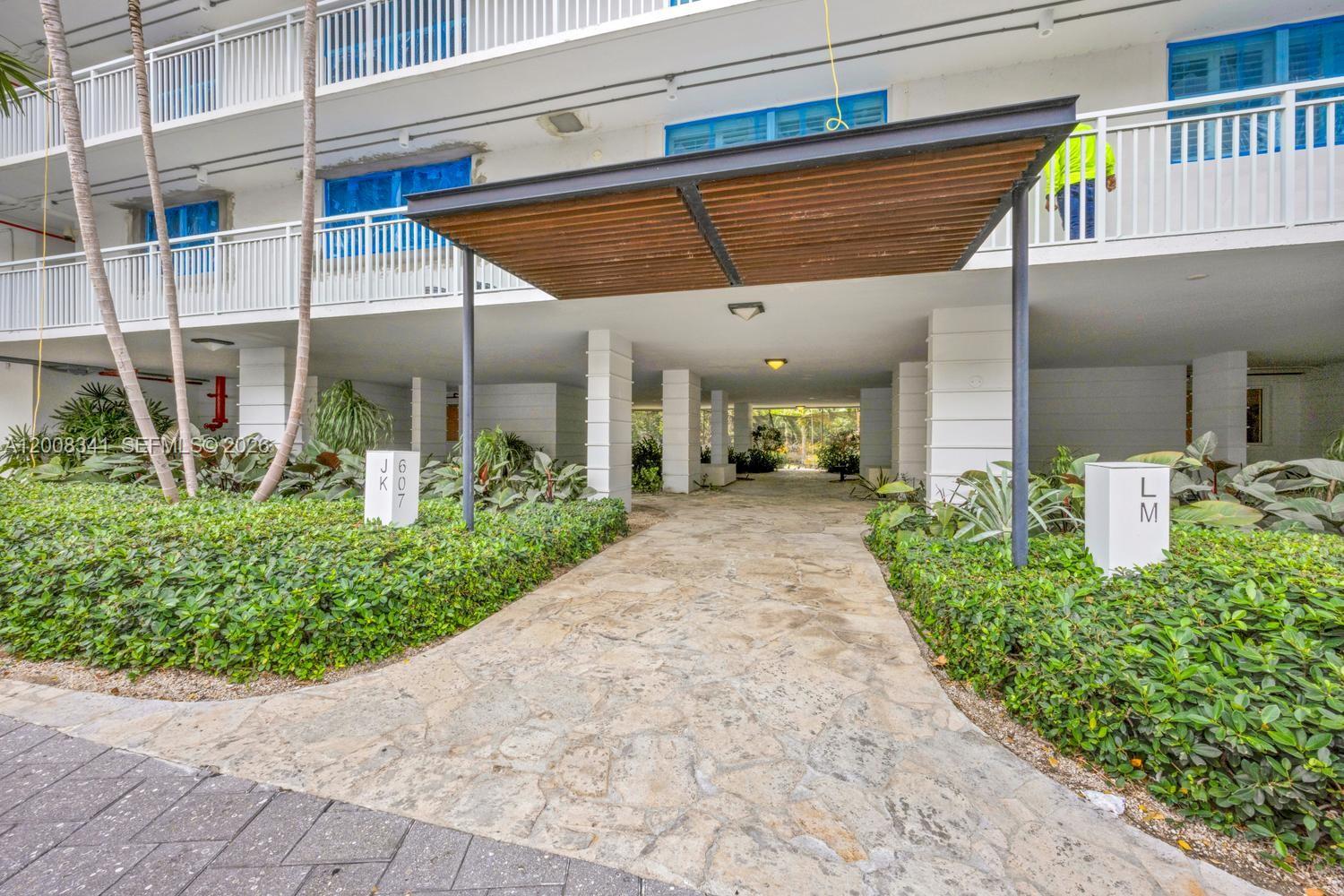 607 Ocean Drive, Unit 11K Key Biscayne, FL 33149 - Photo 32 of 37