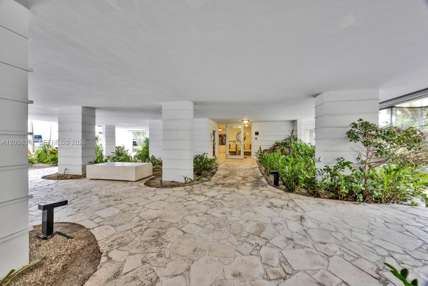 607 Ocean Drive, Unit 11K Key Biscayne, FL 33149 - Photo 33 of 37