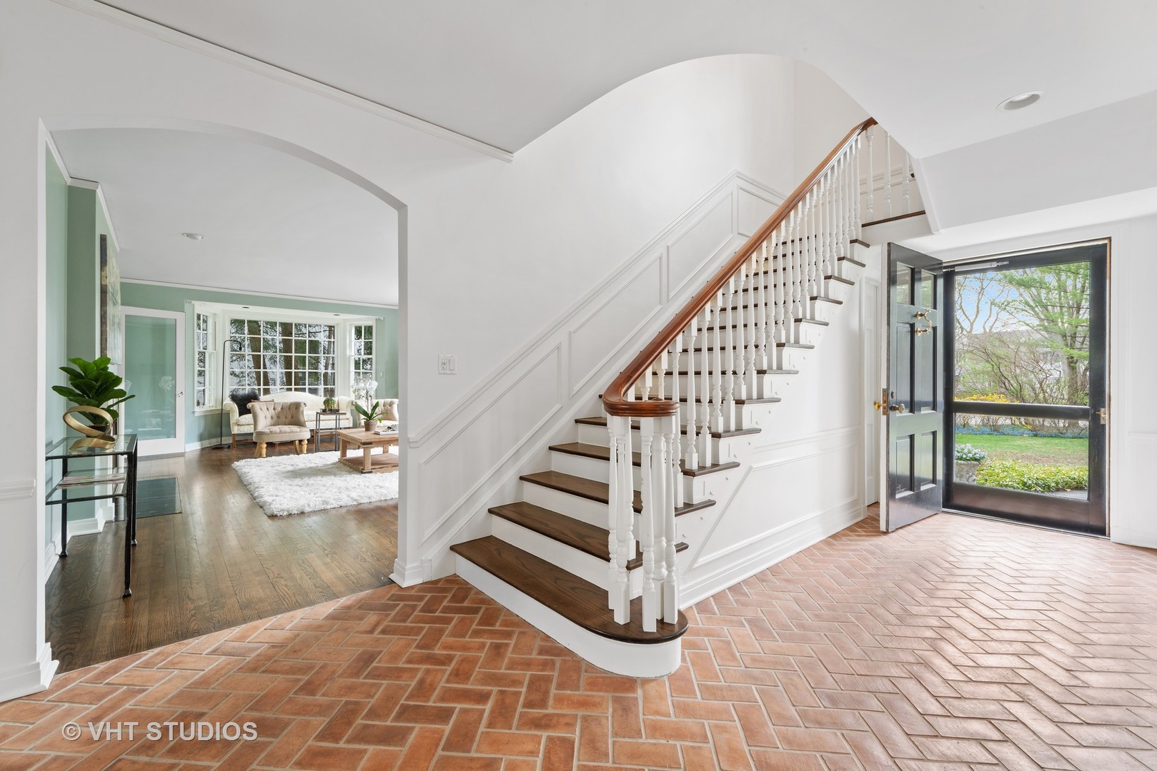 181 Apple Tree Road Winnetka, IL 60093 - Photo 3 of 25 Gallery Image 3