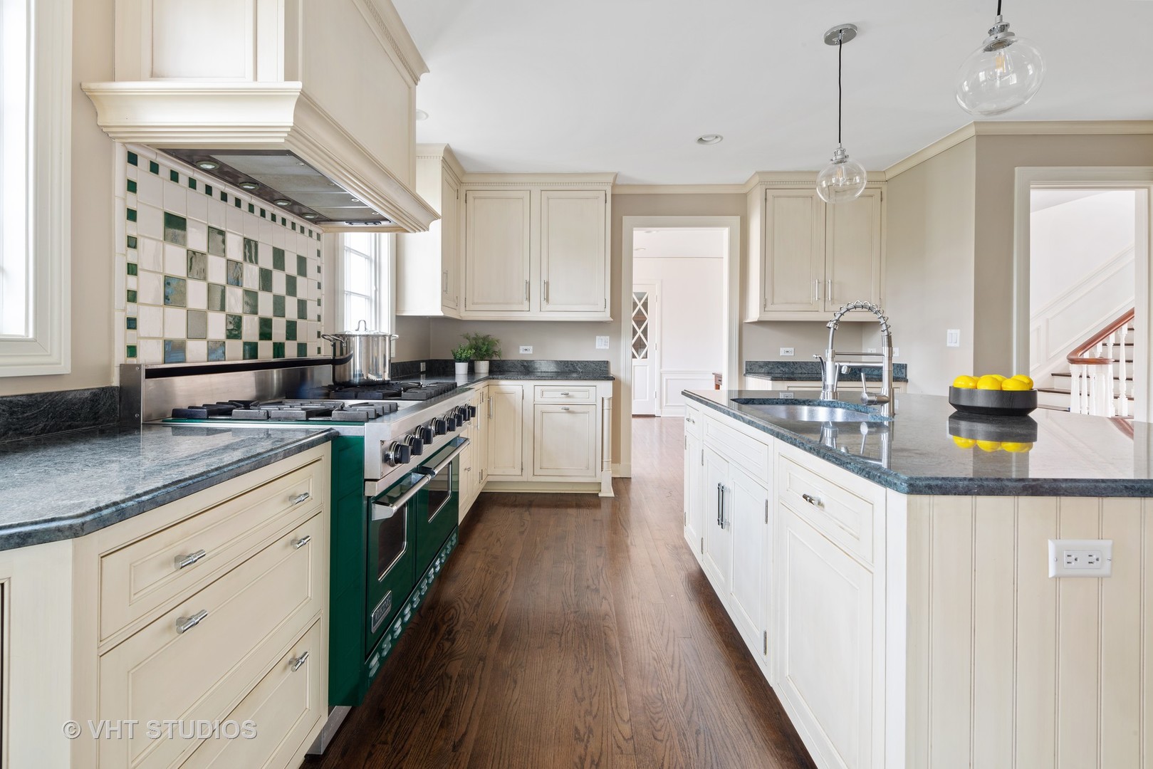 181 Apple Tree Road Winnetka, IL 60093 - Photo 9 of 25 Gallery Image 9