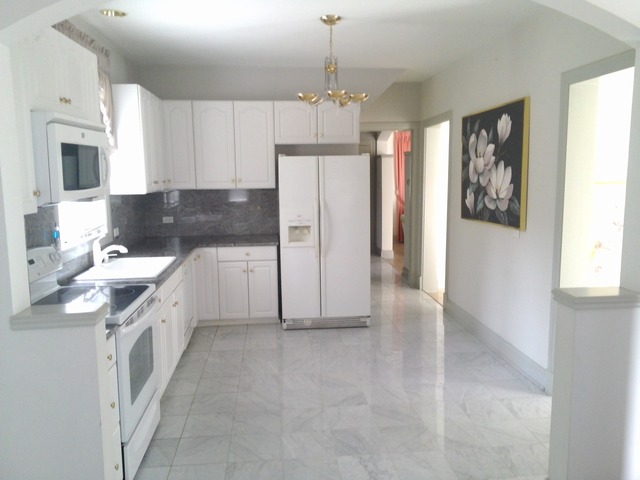 179 Lawton Road Riverside, IL 60546 - Photo 8 of 23