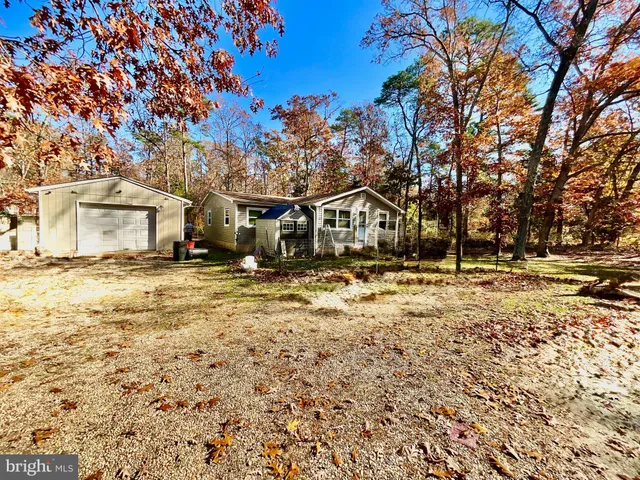 a view of large yard with green space