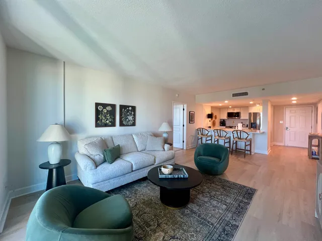 $2,900 | 300 South Duval Street, Unit 1006, Tallahassee, FL 32301