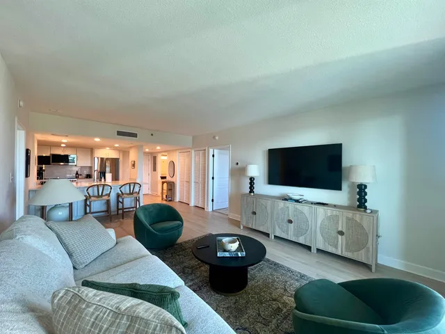 $2,900 | 300 South Duval Street, Unit 1006, Tallahassee, FL 32301