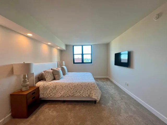 $2,900 | 300 South Duval Street, Unit 1006, Tallahassee, FL 32301