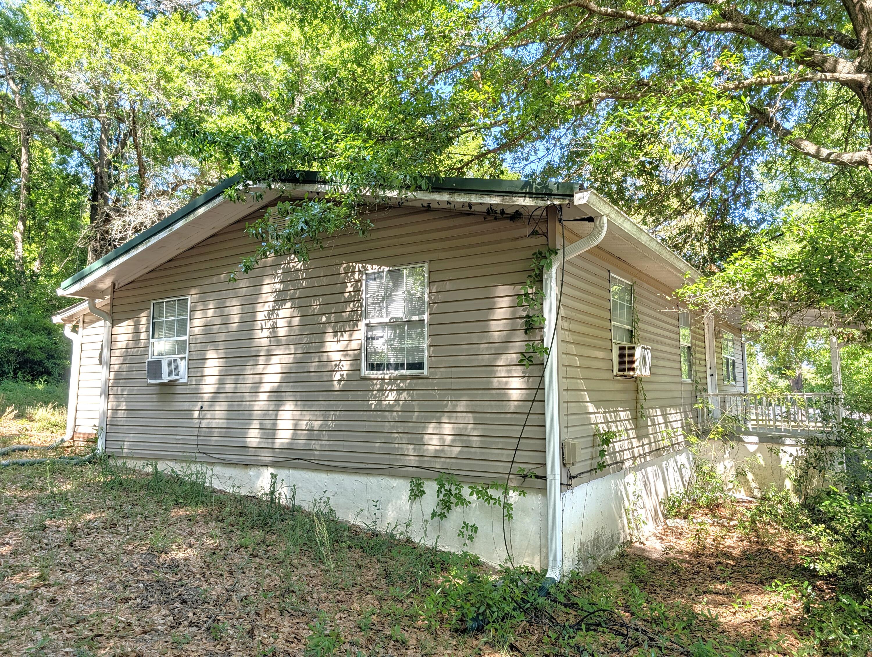 552 Reed Avenue Crestview, FL 32539 - Photo 6 of 13 LEFT-FRONT