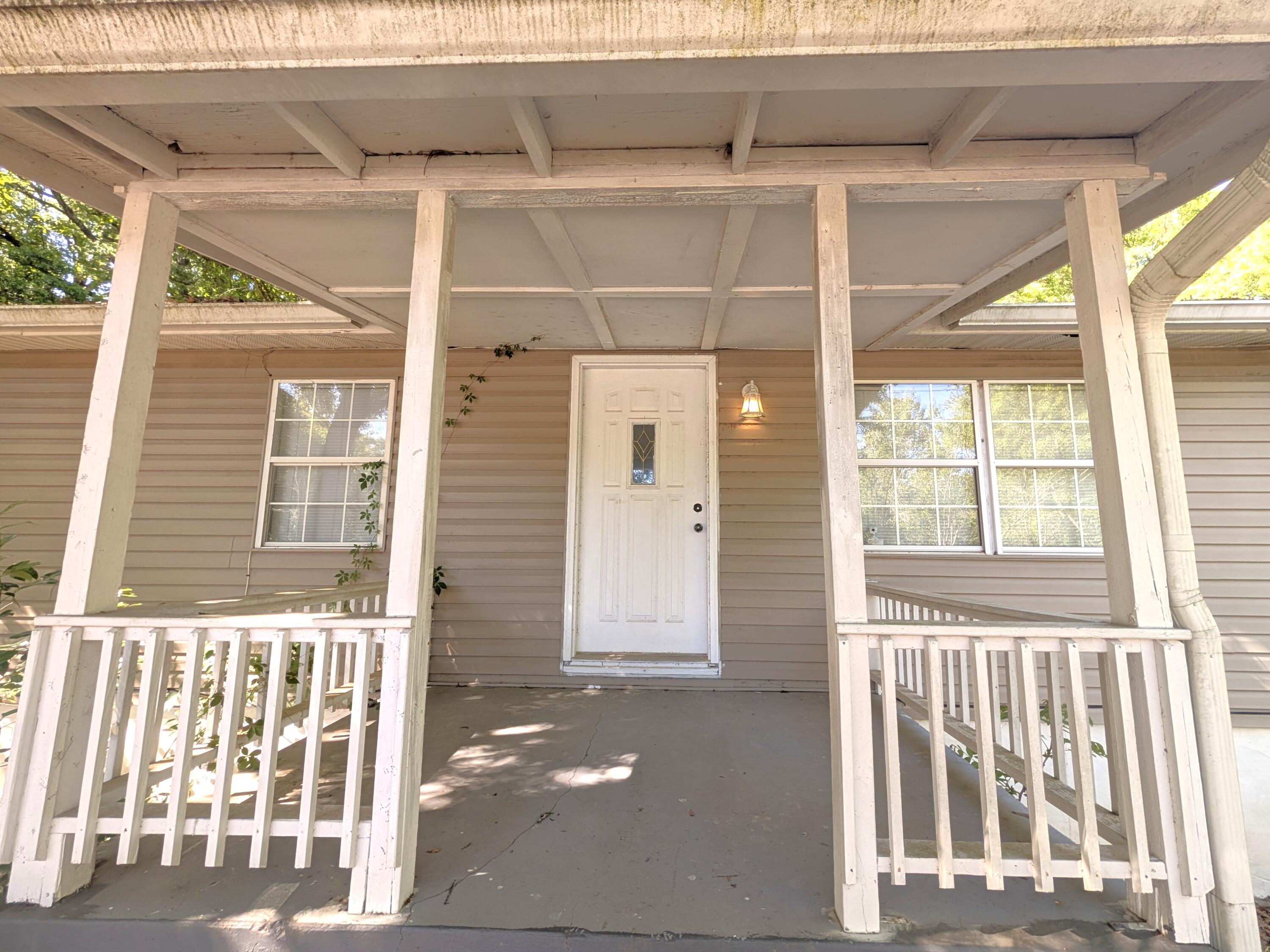 552 Reed Avenue Crestview, FL 32539 - Photo 7 of 13 FRONT PORCH