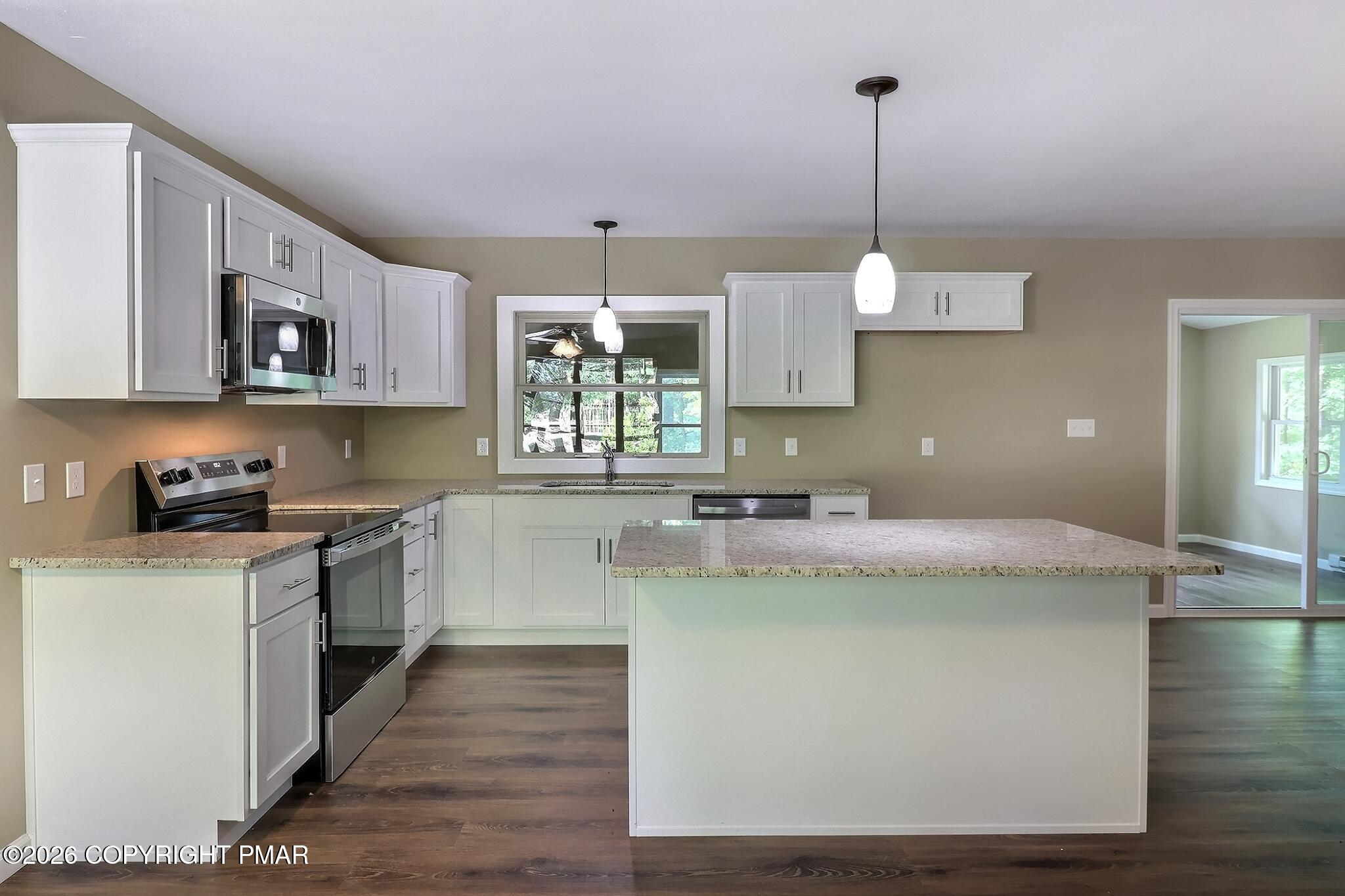 307 Foxglove Road Stroudsburg, PA 18360 - Photo 12 of 41 Kitchen