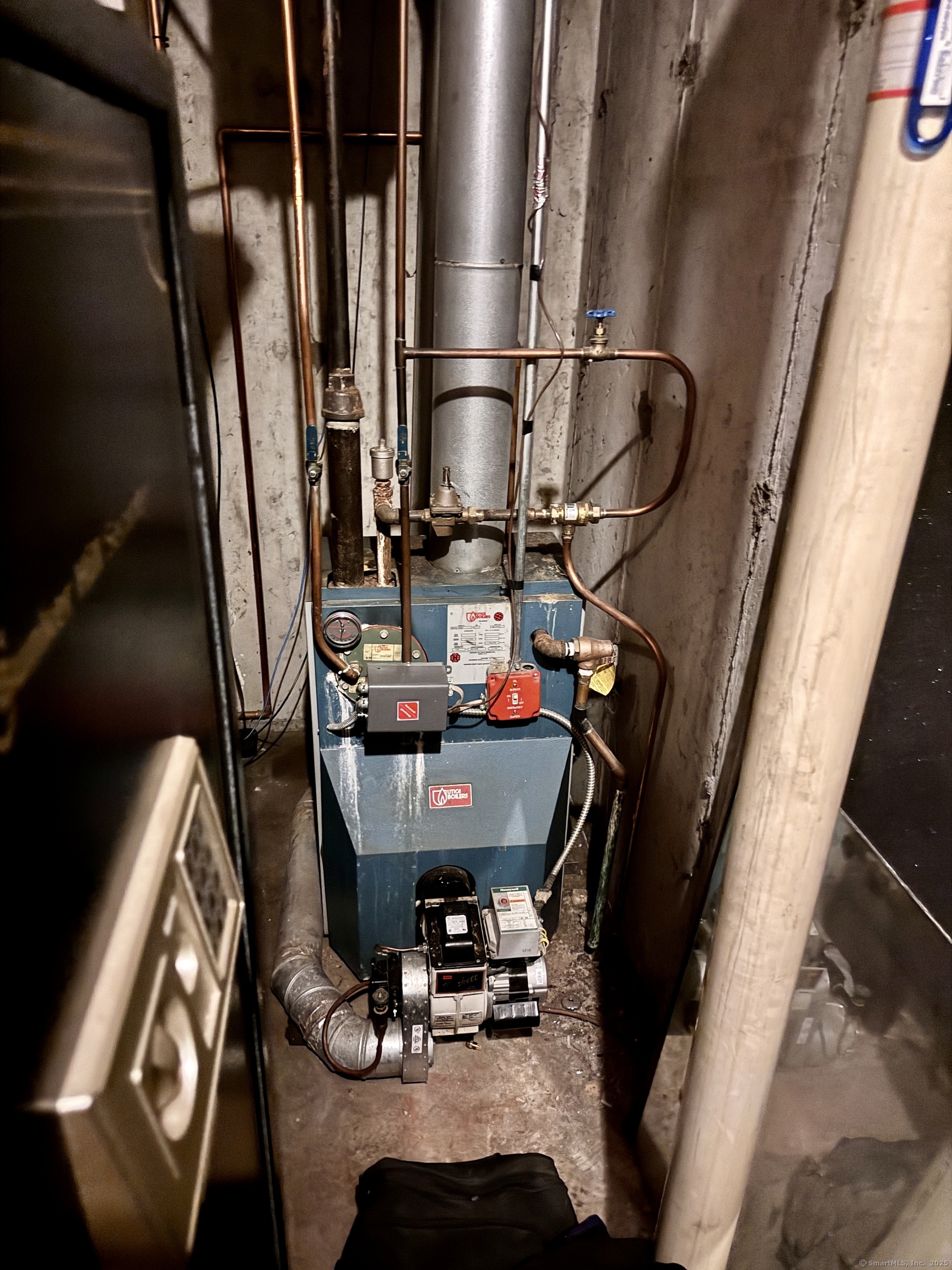 108 Webb Circle Monroe, CT 06468 - Photo 19 of 24 a room with furniture and gym equipment