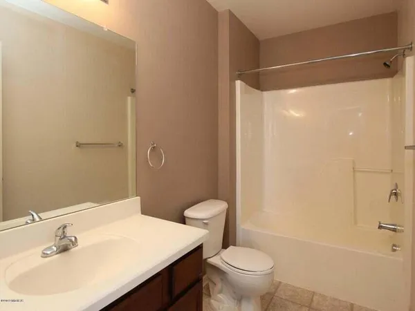 $2,100 | 4057 Rivertown Lane Southwest, Wyoming, MI 49418