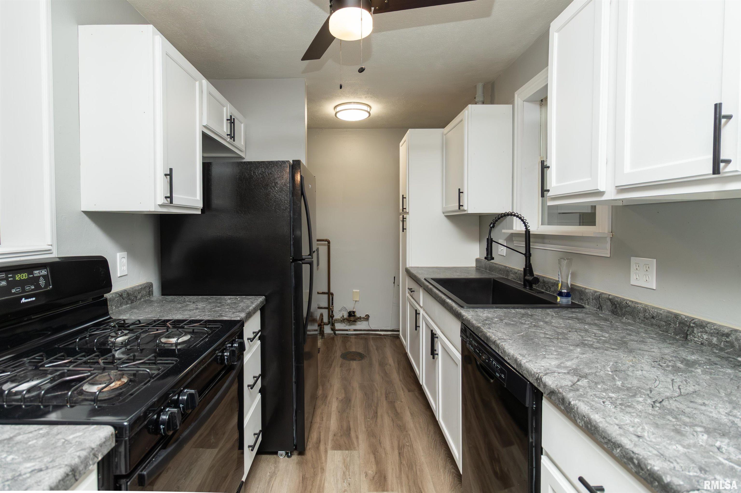 101 Fulton Road Marquette Heights, IL 61554 - Photo 12 of 33