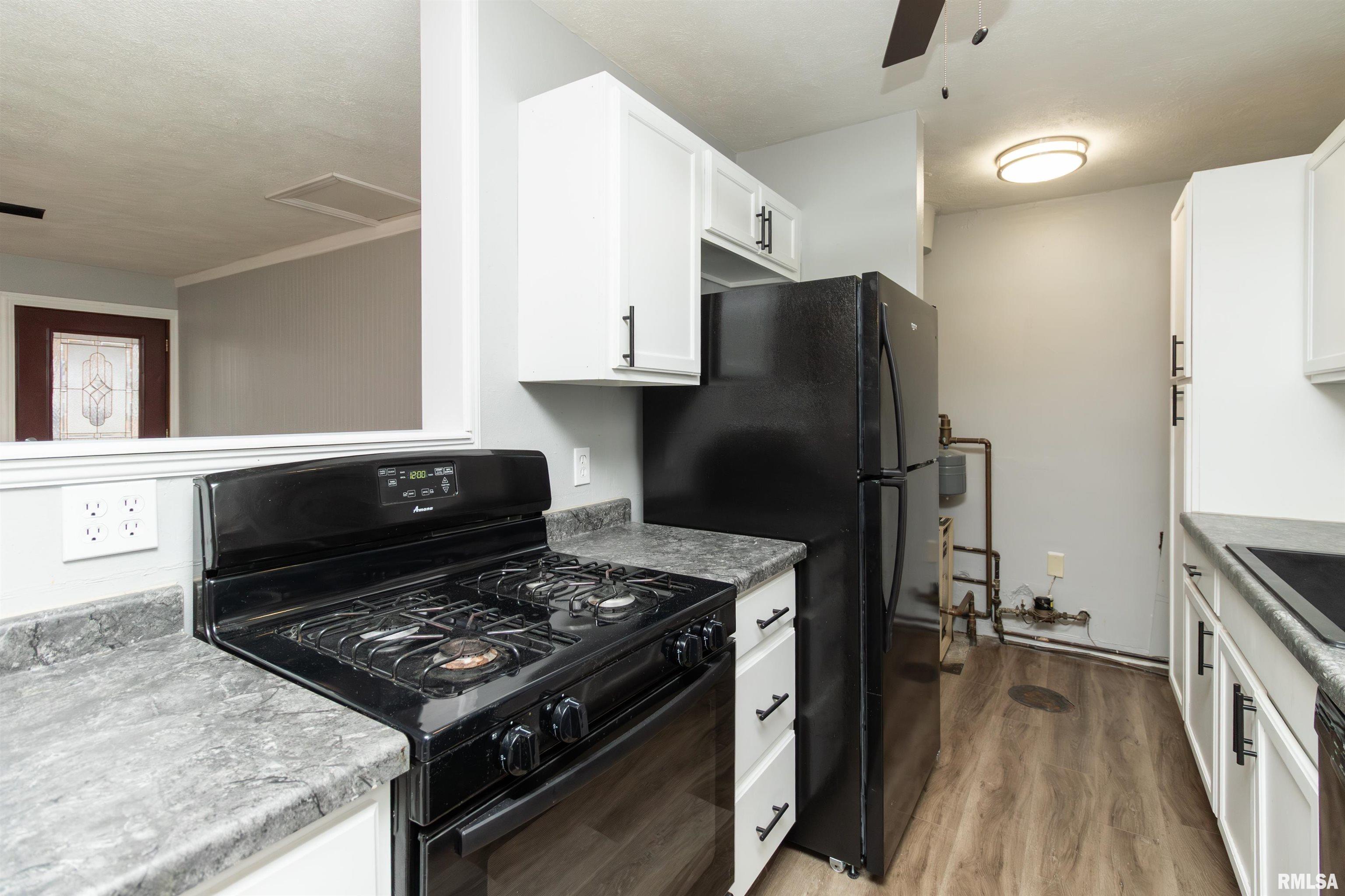 101 Fulton Road Marquette Heights, IL 61554 - Photo 13 of 33