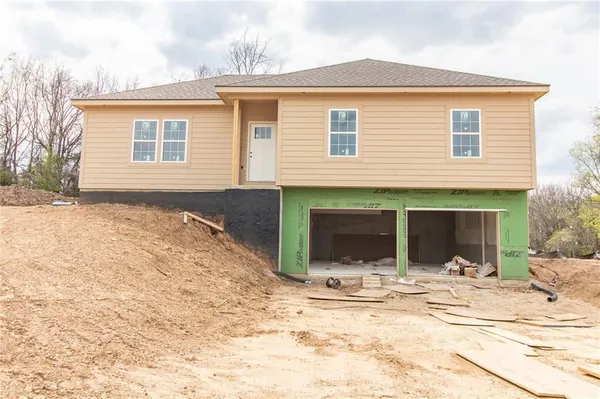 $385,000 | 1006 Deer Run, Warrensburg, MO 64093