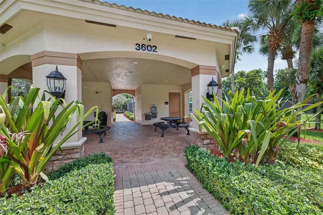 $1,850,000 | 3792 Churchill Downs Drive, Davie, FL 33328