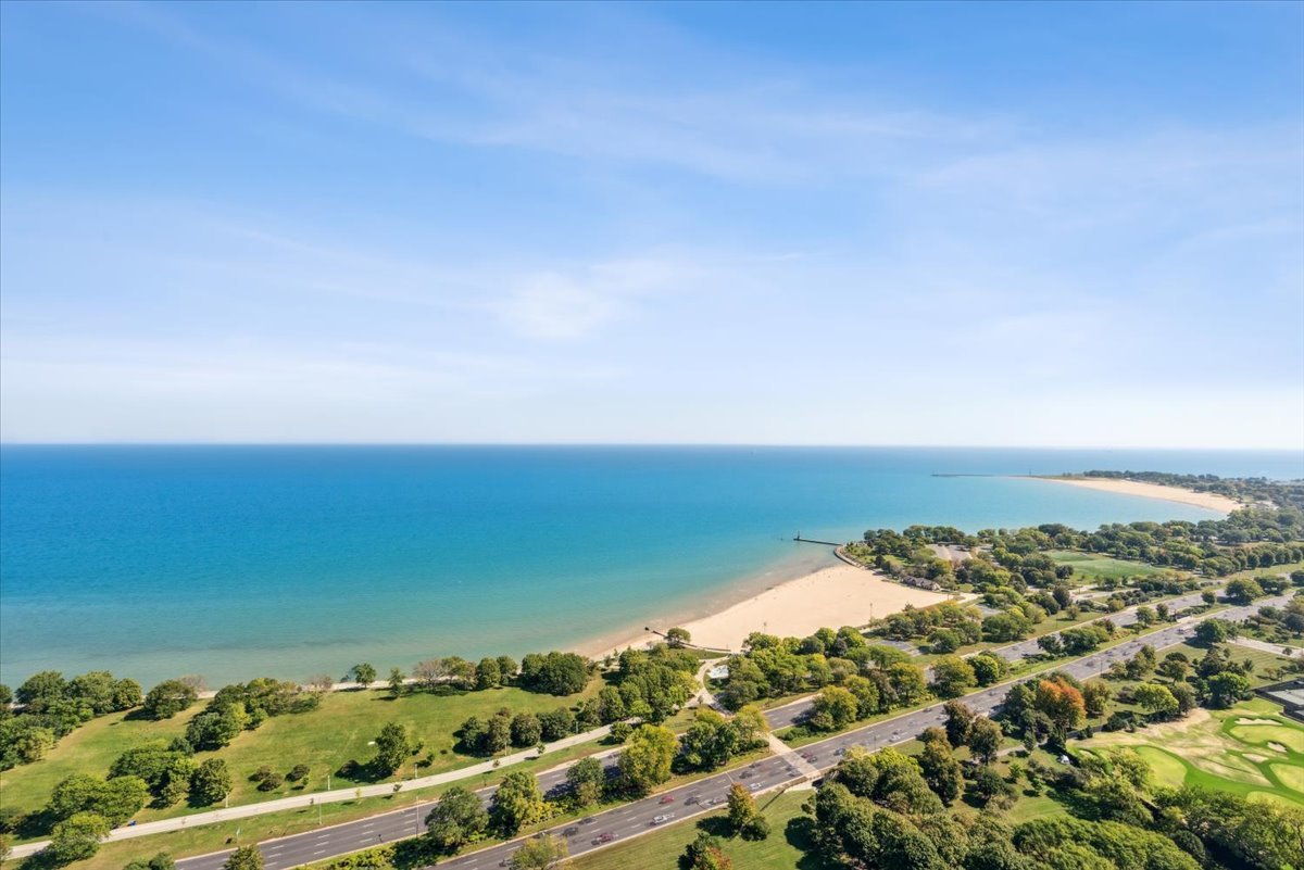 5415 North Sheridan Road, Unit 4805 Chicago, IL 60640 - Photo 15 of 30 an aerial view of a beach