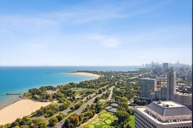 $279,900 | 5415 North Sheridan Road, Unit 4805, Chicago, IL 60640