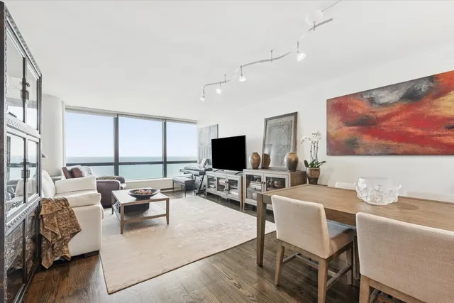 $279,900 | 5415 North Sheridan Road, Unit 4805, Chicago, IL 60640