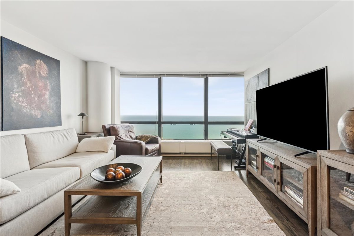 5415 North Sheridan Road, Unit 4805 Chicago, IL 60640 - Photo 6 of 30 a living room with furniture and a flat screen tv