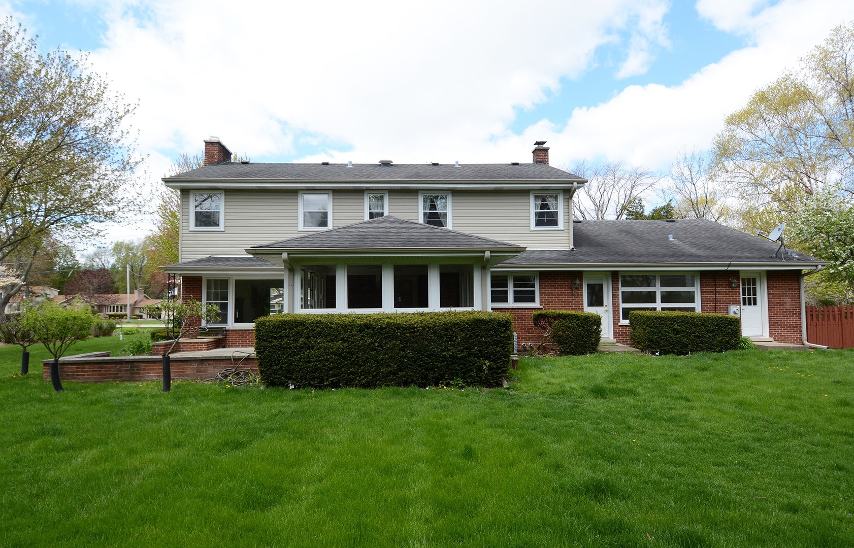 455 Lombard Road Itasca, IL 60143 - Photo 34 of 35 a front view of house with yard and green space