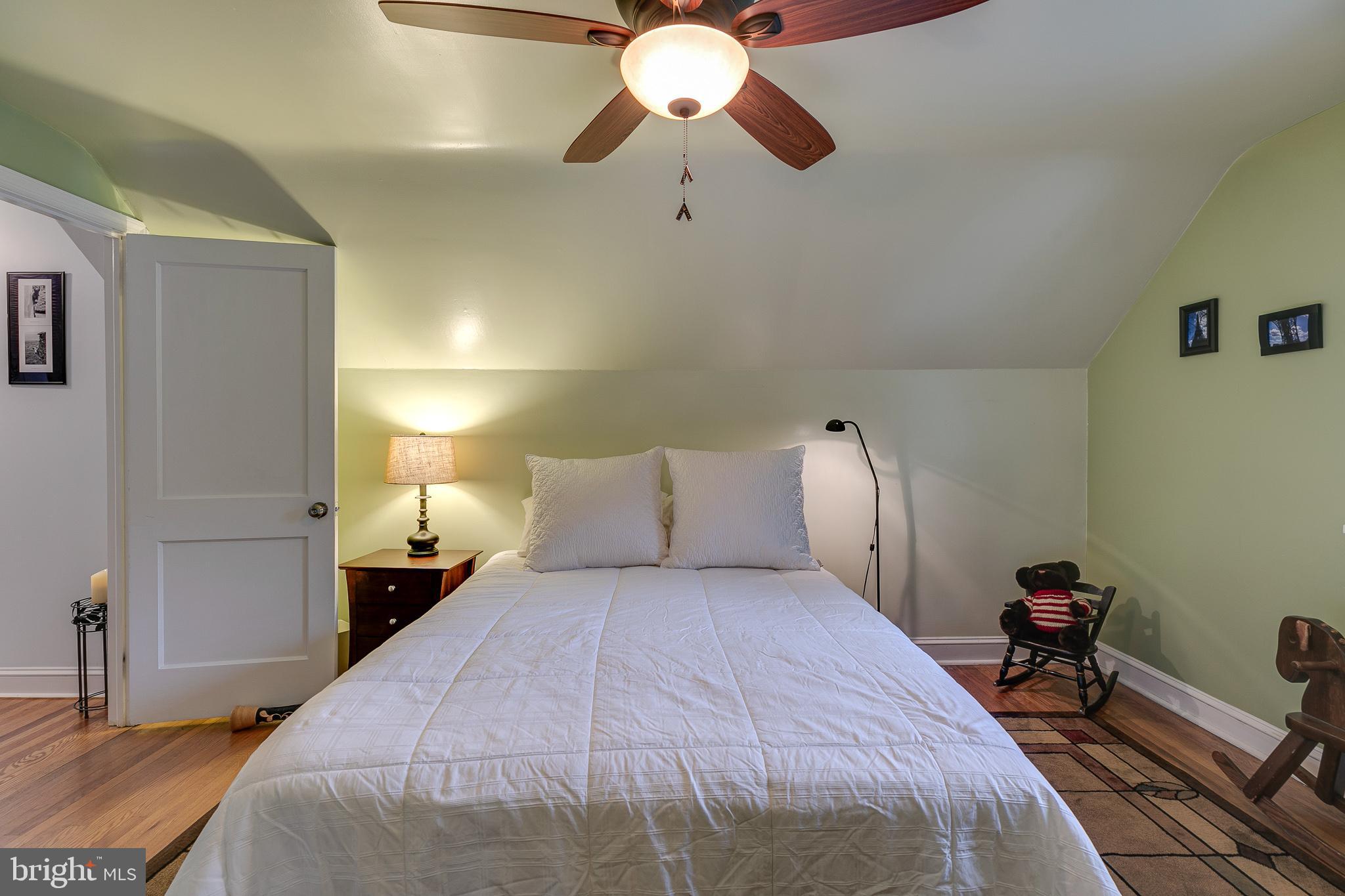 3366 Pine Road Huntingdon Valley, PA 19006 - Photo 34 of 48 3rd bedroom with shaped ceilings