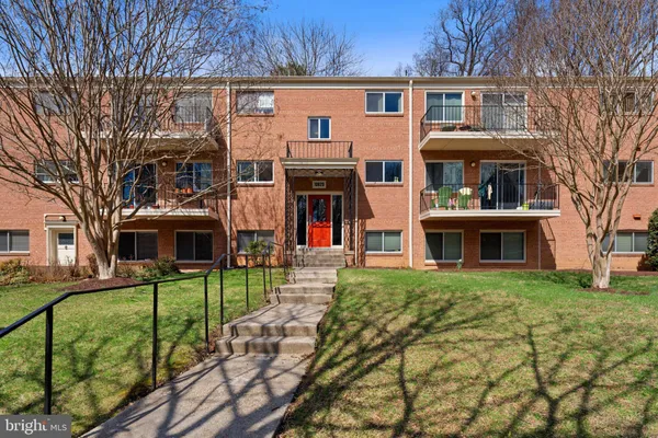 $2,450 | 10620 Weymouth Street, Unit 1, Bethesda, MD 20814