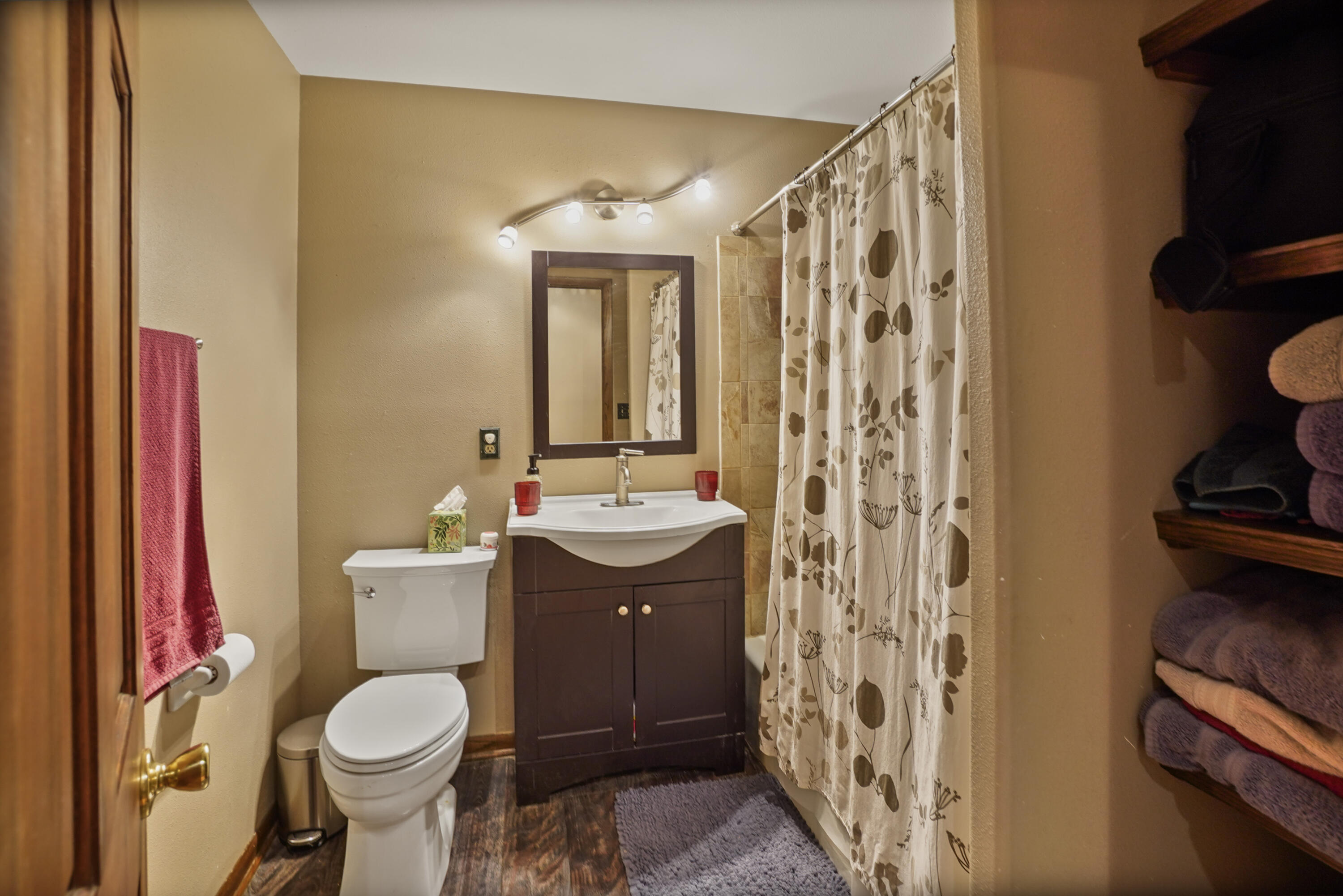 W293S3017 Ancestral Drive Genesee, WI 53188 - Photo 15 of 29 Bathroom