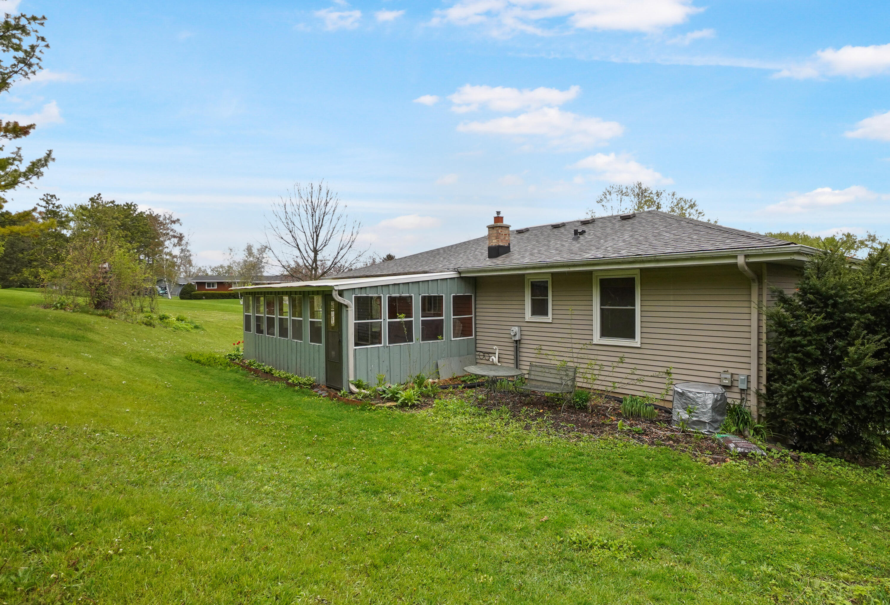 W293S3017 Ancestral Drive Genesee, WI 53188 - Photo 27 of 29 Back View