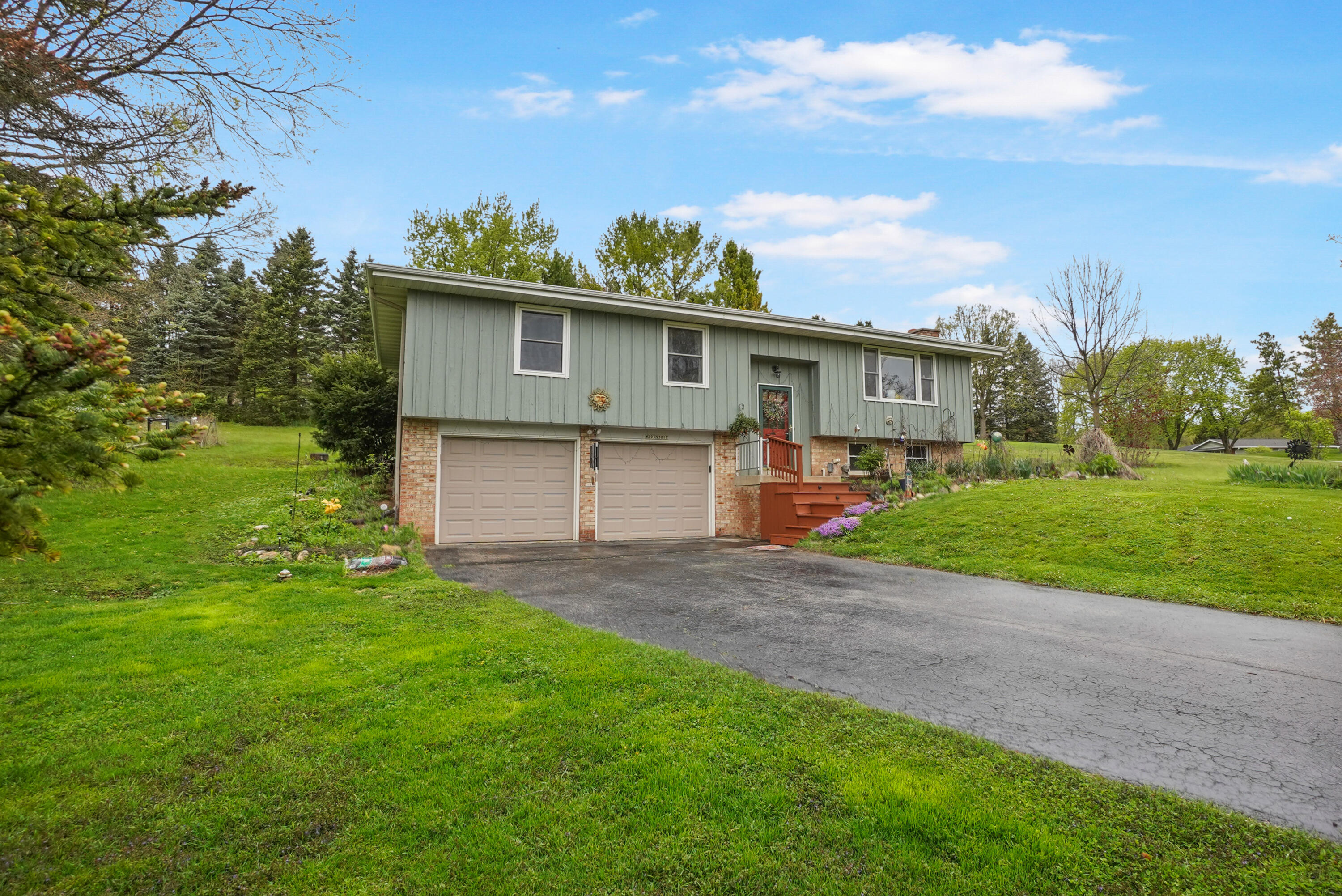 W293S3017 Ancestral Drive Genesee, WI 53188 - Photo 3 of 29 Front View
