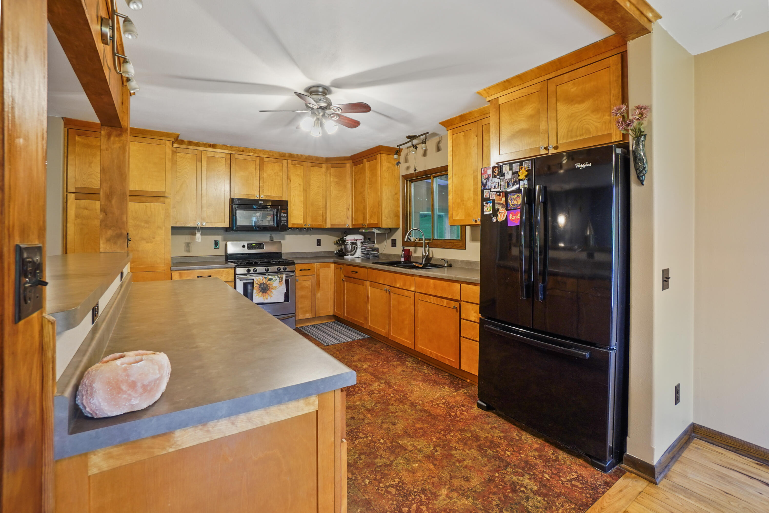 W293S3017 Ancestral Drive Genesee, WI 53188 - Photo 9 of 29 Kitchen