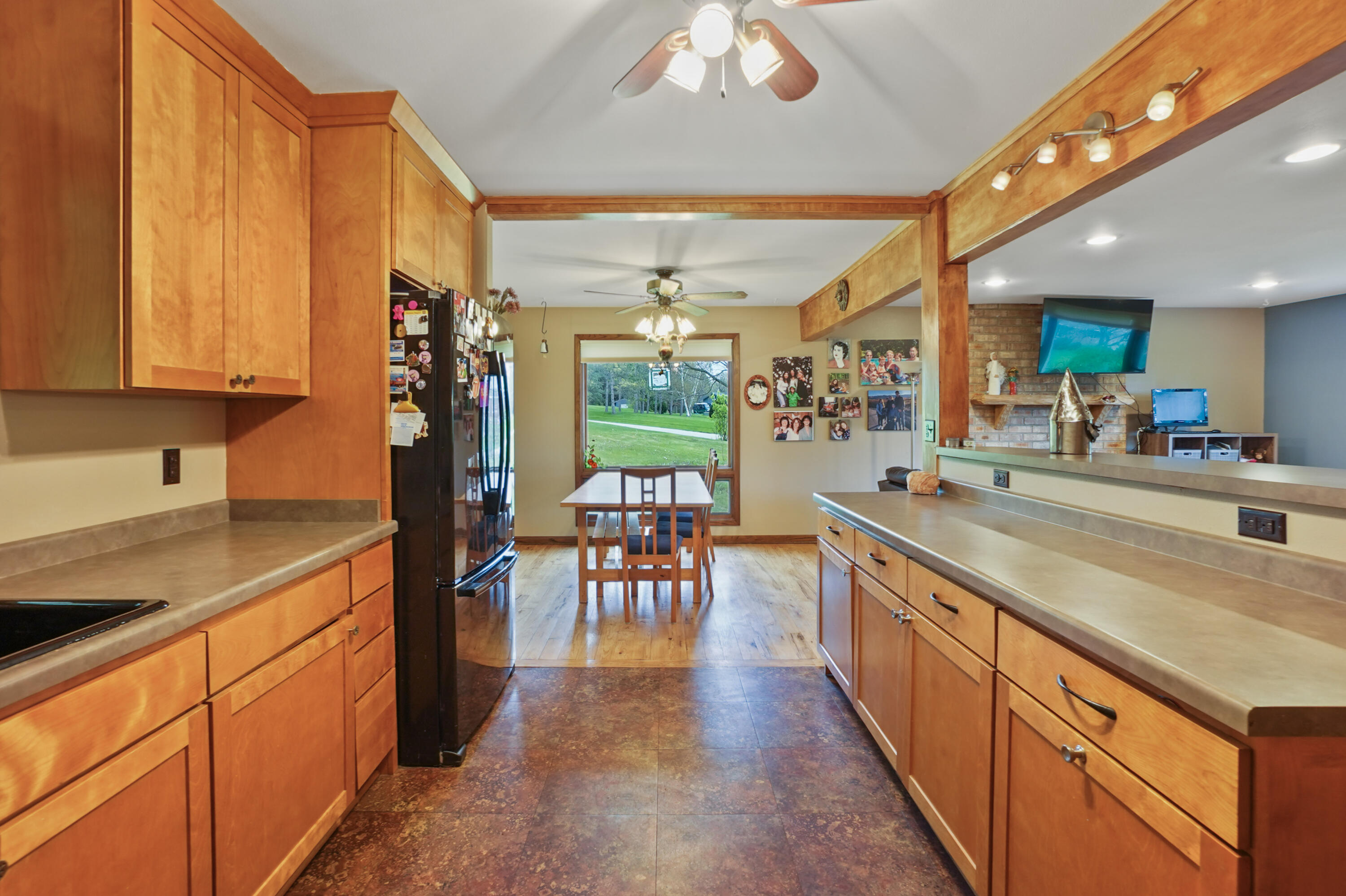W293S3017 Ancestral Drive Genesee, WI 53188 - Photo 10 of 29 Kitchen