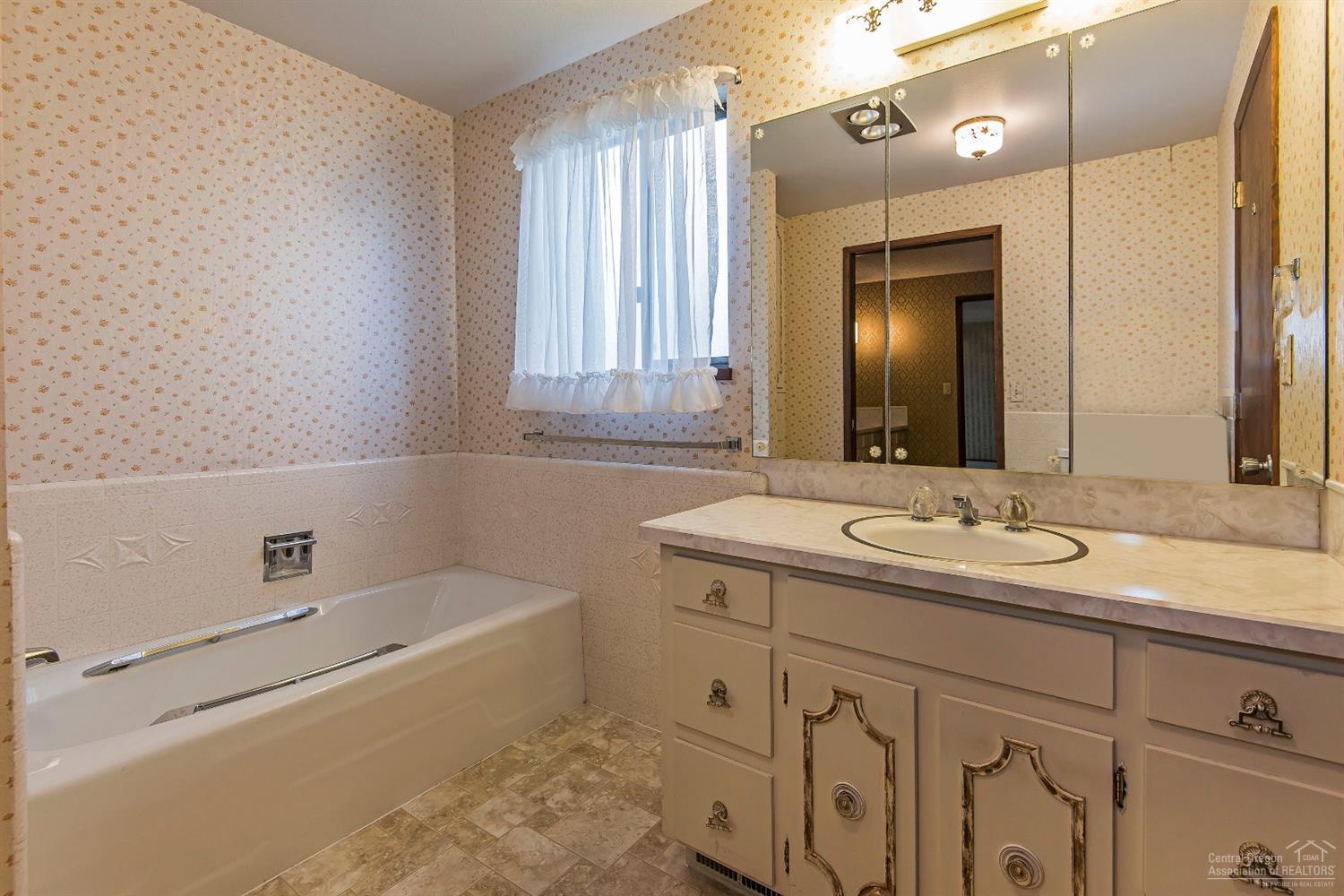 760 Northeast Innes Lane Bend, OR 97701 - Photo 17 of 22 Additional Photo