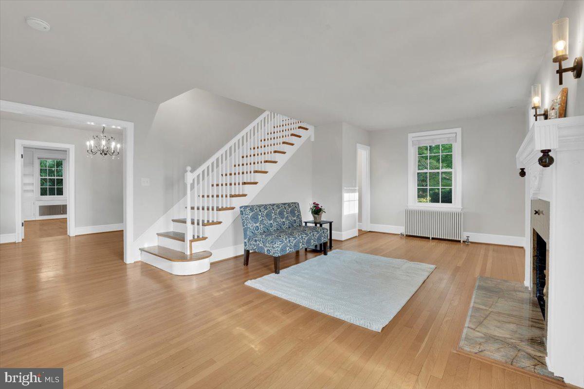 1903 Kirby Road McLean, VA 22101 - Photo 4 of 38 Living Room