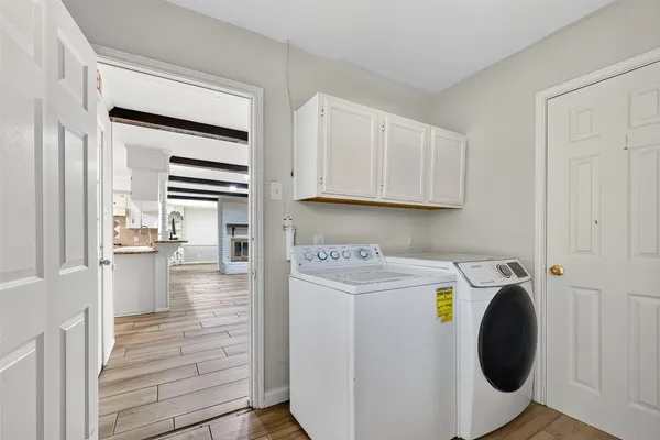 a view of kitchen with washer and dryer