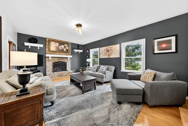 $799,000 | 1404 Amy Lane, Libertyville, IL 60048