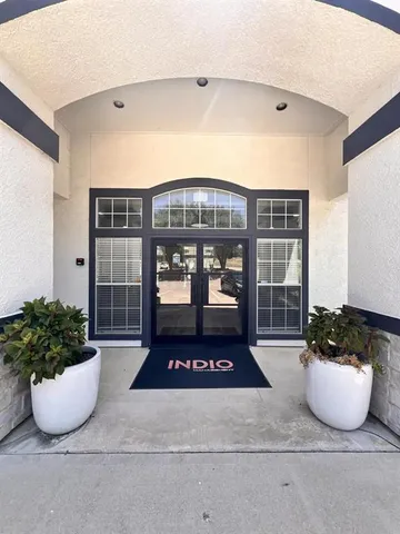 a view of a house with backyard and garden