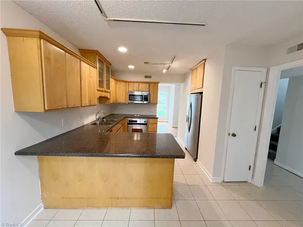 $1,795 | 210 South Lindell Road, Unit E, Greensboro, NC 27403