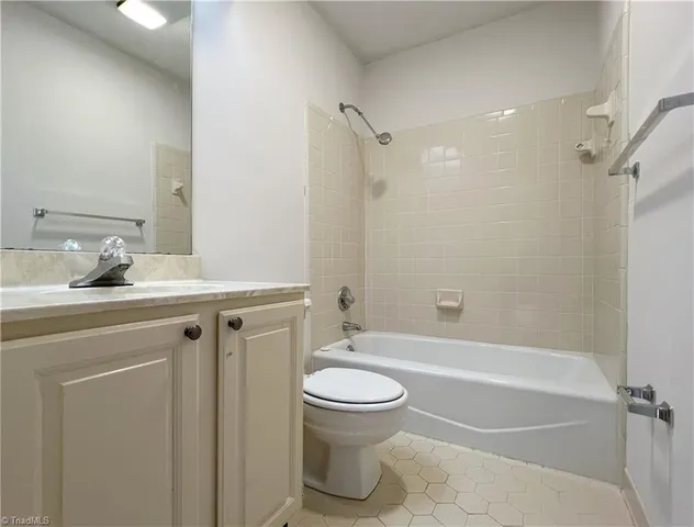 $1,795 | 210 South Lindell Road, Unit E, Greensboro, NC 27403