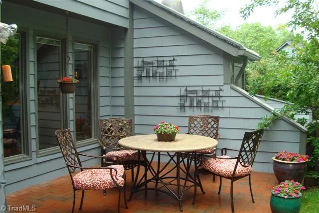 $1,795 | 210 South Lindell Road, Unit E, Greensboro, NC 27403