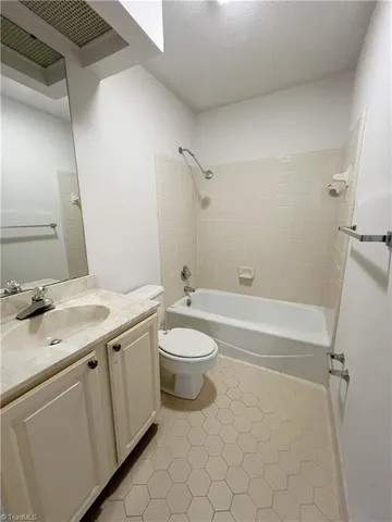 $1,795 | 210 South Lindell Road, Unit E, Greensboro, NC 27403