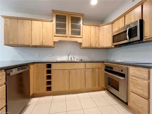 $1,795 | 210 South Lindell Road, Unit E, Greensboro, NC 27403