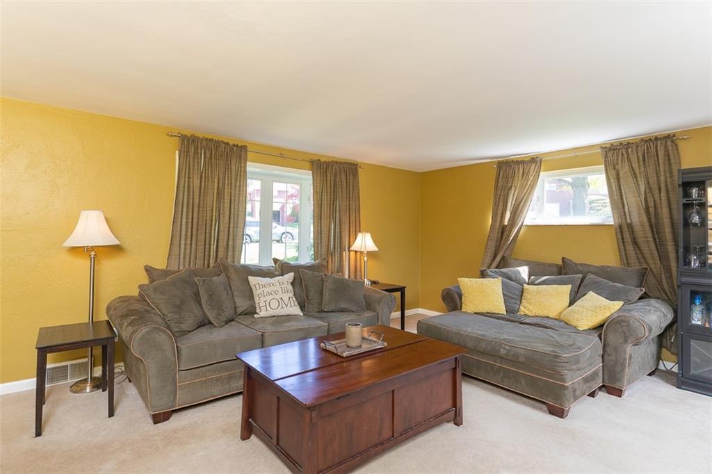 1232 Varner Road Pittsburgh, PA 15227 - Photo 6 of 23 Gallery Image 6