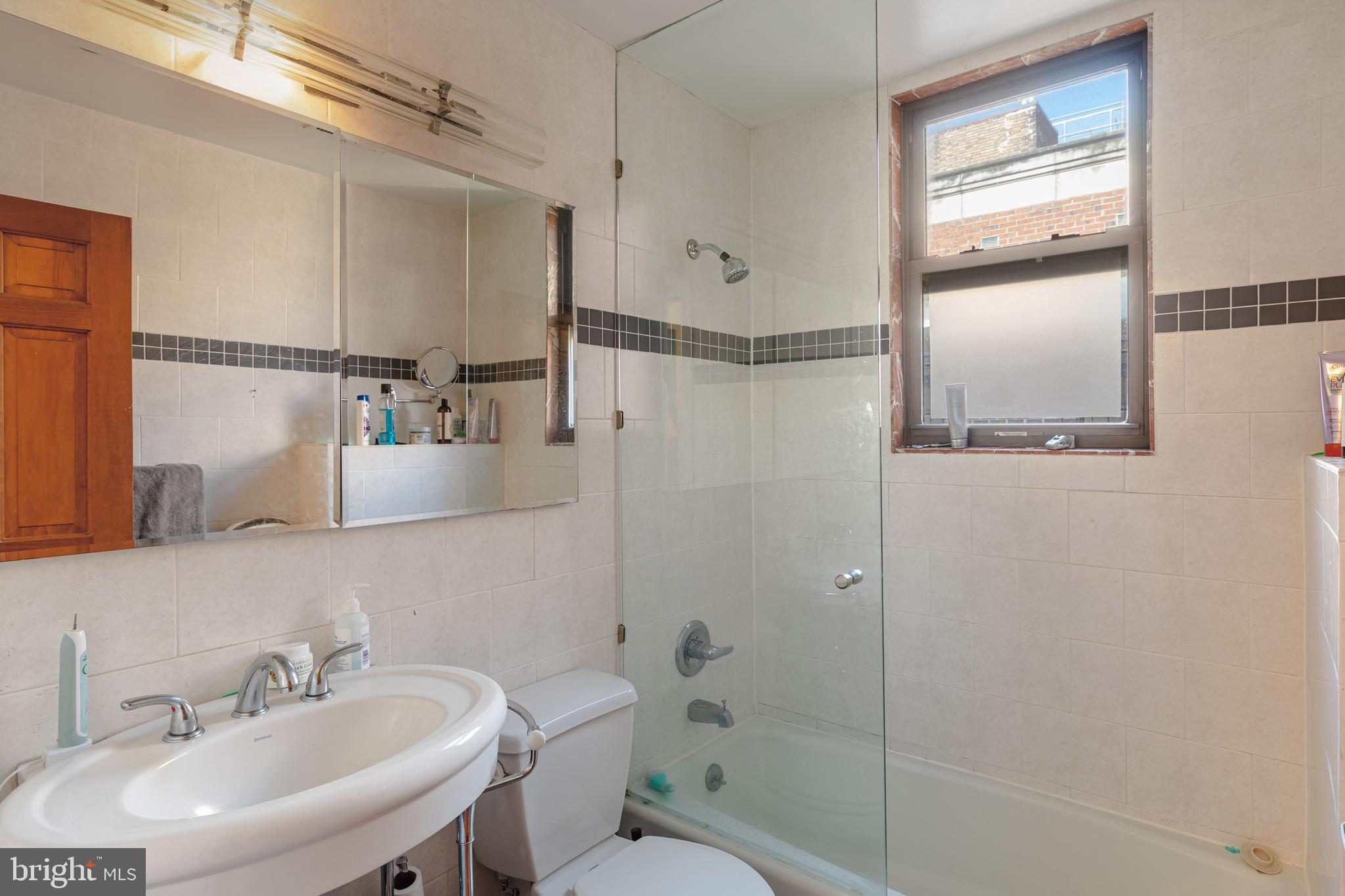 1661 Park Road Northwest, Unit 301 Washington, DC 20010 - Photo 11 of 16 Bathroom